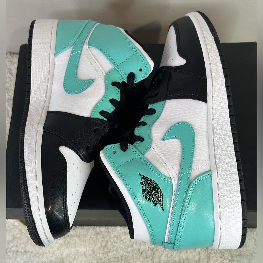 Jordan 1 Mid - Picture 6 of 11